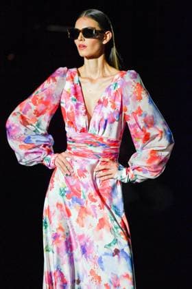 Mercedes-Benz Fashion Week Madrid, Spain - 19 Sep 2025 A model walks the runway wearing a design by Hannibal Laguna during Mercedes-Benz Fashion Week de Madrid in IFERMA, 19 septiembre 2025 Spain Madrid Spain Copyright: xAtilanoxGarciax xSOPAxImagesx FOTO12341