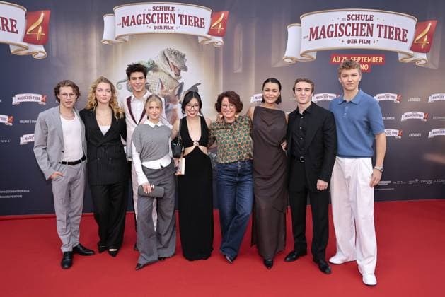 Thilo Fridolin Matthes, Emilia Maier, Loris Sichrovsky, Emilia Pieske, Purnima Graetz, Margit Auer, Tomomi Themann, Luis Vorbach und Leonard Conrads bei der - Die Schule der Magischen Tiere 4 - Film Premiere im Zoo Palast in Berlin am 19.09.2025 Die Schule der Magischen Tiere 4 - Filmpremiere in Berlin