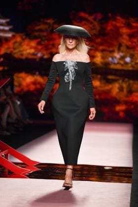 Mercedes-Benz Fashion Week Madrid, Spain - 19 Sep 2025 A model walks the runway wearing a design by ISABEL SANCHIS during Mercedes-Benz Fashion Week de Madrid in IFERMA. Madrid Spain Copyright: xAtilanoxGarciax xSOPAxImagesx FOTO12283