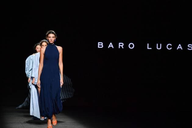 Mercedes-Benz Fashion Week Madrid - 19 Sep 2025 A model walks the runway wearing a design by Baro Lucas during the Mercedes-Benz Fashion Week de Madrid in IFERMA. Madrid Spain Copyright: xAtilanoxGarciax xSOPAxImagesx FOTO12740