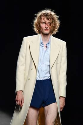 Mercedes-Benz Fashion Week Madrid - 19 Sep 2025 A model walks the runway wearing a design by Baro Lucas during the Mercedes-Benz Fashion Week de Madrid in IFERMA. Madrid Spain Copyright: xAtilanoxGarciax xSOPAxImagesx FOTO12721