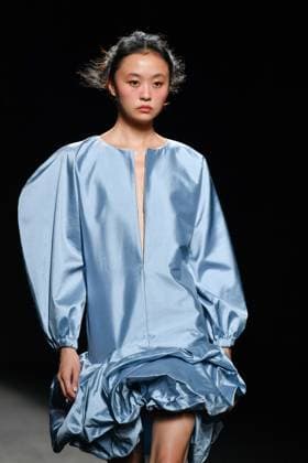 Mercedes-Benz Fashion Week Madrid - 19 Sep 2025 A model walks the runway wearing a design by Baro Lucas during the Mercedes-Benz Fashion Week de Madrid in IFERMA. Madrid Spain Copyright: xAtilanoxGarciax xSOPAxImagesx FOTO12713