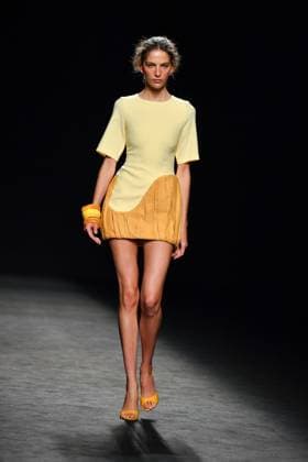 Mercedes-Benz Fashion Week Madrid - 19 Sep 2025 A model walks the runway wearing a design by Baro Lucas during the Mercedes-Benz Fashion Week de Madrid in IFERMA. Madrid Spain Copyright: xAtilanoxGarciax xSOPAxImagesx FOTO12678