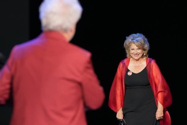 Bilder des Jahres 2025, Entertainment 09 September Opening gala of the 73rd San Sebastian Film Festival Director Pedro Almodovar presents the Donostia Award to producer Esther Garcia during the opening gala of the 73rd San Sebastian International Film Festival, at the Victoria Eugenia Theater, September 19, 2025, in San Sebastian, Guipuzcoa, Basque Country Spain The festival celebrates its 73rd edition from September 19 to 27, 2025, reinforcing its global prominence with 254 titles from 56 countries and an outstanding presence of Spanish cinema The participation of women behind the scenes increases and Basque cinema has 38 productions The event includes official sections, premieres, forums and activities for professionals and audiences 19 SEPTEMBER 2025 EUSKADI CINE FESTIVAL FILMS ENTERTAI  Copyright: xUnanuex 6967984