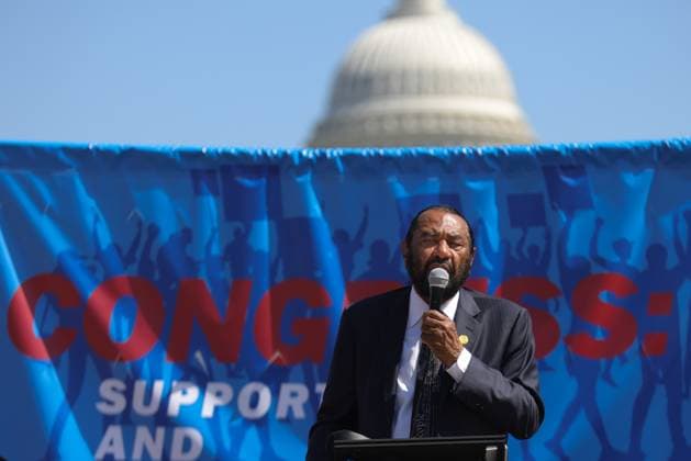 We Are America March Arrival In Washington U.S. Representative Al Green (D-TX) speaks during a rally on the National Mall in Washington, D.C. on September 19, 2025 to welcome a group of demonstrators marching from Philadelphia, Pennsylvania carrying a copy of the U.S. Constitution to deliver to Congress. Demonstrators with the We Are America March walked for 14 days to Washington to speak out against current issues which they see as a threat to democracy, such as voter suppression, political corruption, authoritarianism and more. Washington, D.C. District of Columbia United States  Copyright: xBryanxDozierx originalFilename: dozier-weareame250919_npKqZ.jpg