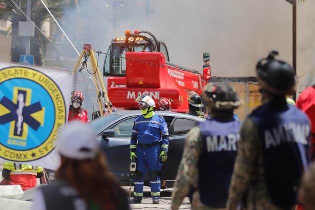 Second National Earthquake Drill 2025 Rescuers simulate the rescue of a person trapped in a car during the second national earthquake drill with a magnitude of 8.1 on the Richter scale with its epicenter in Lazaro Cardenas, Michoacan. on September 19, 2025 in Mexico City, Mexico. (Photo byCarlos Santiago Eyepix Group) Copyright: xCarlosxSantiago xEyepixxGroupx CS_19092025_170663