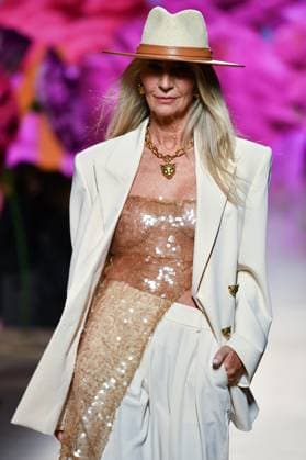 Design by Lola Casademunt during Mercedes-Benz Fashion Week de Madrid in Spain - 20 Sept 2025 A model walks the runway wearing a design by Lola Casademunt during Mercedes-Benz Fashion Week de Madrid in IFERMA. Madrid Spain Copyright: xAtilanoxGarciax xSOPAxImagesx FOTO48560