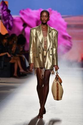 Design by Lola Casademunt during Mercedes-Benz Fashion Week de Madrid in Spain - 20 Sept 2025 A model walks the runway wearing a design by Lola Casademunt during Mercedes-Benz Fashion Week de Madrid in IFERMA. Madrid Spain Copyright: xAtilanoxGarciax xSOPAxImagesx FOTO48565