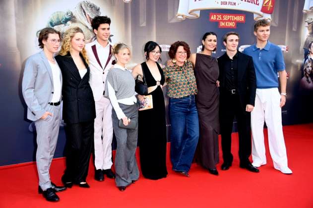Thilo Fridolin Matthes, Emilia Maier, Loris Sichrovsky, Emilia Pieske, Purnima Grätz, Margit Auer, Tomomi Themann, Luis Vorbach und Leonard Conrads bei der Premiere des Kinofilms Die Schule der magischen Tiere 4 im Zoo Palast. Berlin, 19.09.2025