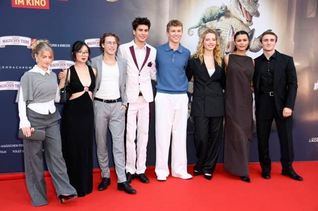Emilia Pieske, Purnima Grätz, Thilo Fridolin Matthes, Loris Sichrovsky, Leonard Conrads, Emilia Maier, Tomomi Themann und Luis Vorbach bei der Premiere des Kinofilms Die Schule der magischen Tiere 4 im Zoo Palast. Berlin, 19.09.2025