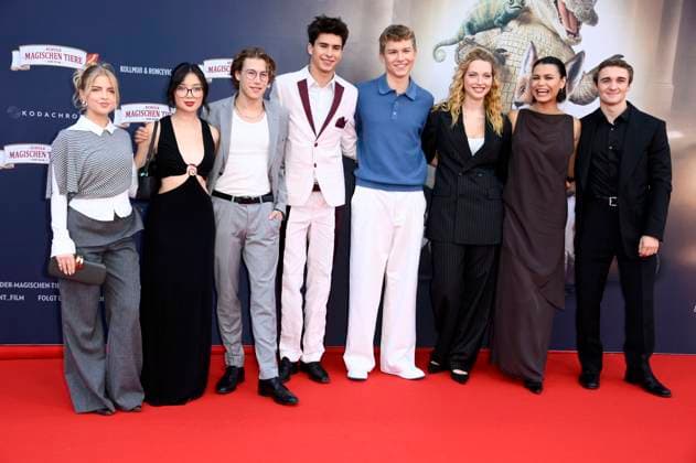 Emilia Pieske, Purnima Grätz, Thilo Fridolin Matthes, Loris Sichrovsky, Leonard Conrads, Emilia Maier, Tomomi Themann und Luis Vorbach bei der Premiere des Kinofilms Die Schule der magischen Tiere 4 im Zoo Palast. Berlin, 19.09.2025