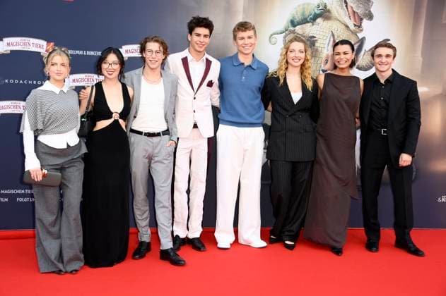 Emilia Pieske, Purnima Grätz, Thilo Fridolin Matthes, Loris Sichrovsky, Leonard Conrads, Emilia Maier, Tomomi Themann und Luis Vorbach bei der Premiere des Kinofilms Die Schule der magischen Tiere 4 im Zoo Palast. Berlin, 19.09.2025