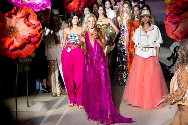 Esther Canadas und Models bei der Lola Casademunt by Maite Fashion Show auf der Mercedes-Benz Fashion Week Madrid Spring Summer 2026 auf dem Messegelände Ifema. Madrid, 19.09.2025