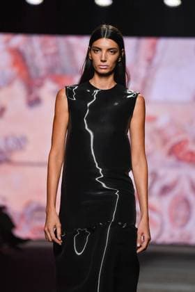 Mercedes-Benz Fashion Week Madrid - 20 Sep 2025 A model walks the runway wearing a design by Fely Campo during the Mercedes-Benz Fashion Week de Madrid in IFERMA. Madrid Spain Copyright: xAtilanoxGarciax xSOPAxImagesx FOTO12800