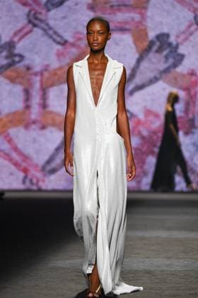 Mercedes-Benz Fashion Week Madrid - 20 Sep 2025 A model walks the runway wearing a design by Fely Campo during the Mercedes-Benz Fashion Week de Madrid in IFERMA. Madrid Spain Copyright: xAtilanoxGarciax xSOPAxImagesx FOTO12787
