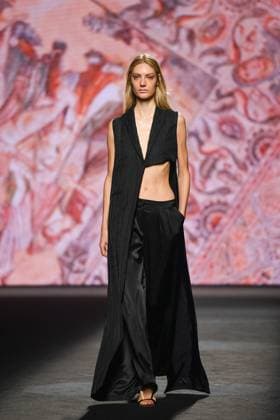 Mercedes-Benz Fashion Week Madrid - 20 Sep 2025 A model walks the runway wearing a design by Fely Campo during the Mercedes-Benz Fashion Week de Madrid in IFERMA. Madrid Spain Copyright: xAtilanoxGarciax xSOPAxImagesx FOTO12783