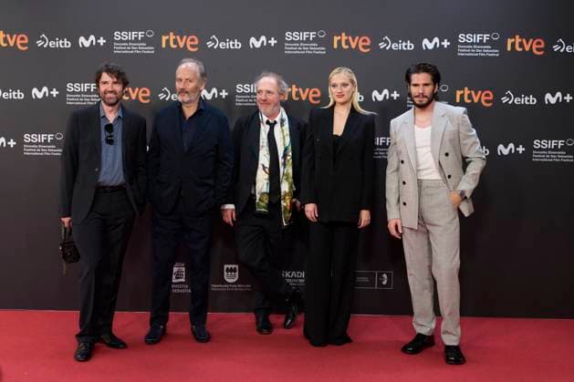 73rd San Sebastian International Film Festival: Deux pianos Two Pianos Red Carpet Francois Civil, Arnaud Desplechin, Nadia Tereszkiewicz attended Deux pianos Two Pianos Red Carpet during 73rd San Sebastian International Film Festival at Kursaal Theatre on September 20, 2025 in Donostia San Sebastian, Spain Photo by IMAGO MPG Donostia San Sebastian Kursaal Theatre Euskadi Spain  Copyright: xMPGx