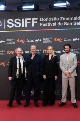 73rd San Sebastian International Film Festival: Deux pianos Two Pianos Red Carpet Francois Civil, Arnaud Desplechin, Nadia Tereszkiewicz attended Deux pianos Two Pianos Red Carpet during 73rd San Sebastian International Film Festival at Kursaal Theatre on September 20, 2025 in Donostia San Sebastian, Spain Photo by IMAGO MPG Donostia San Sebastian Kursaal Theatre Euskadi Spain  Copyright: xMPGx