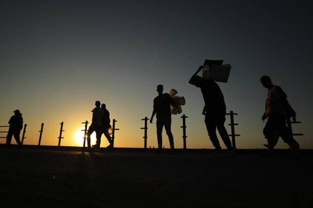 Palestinians continue to be displaced from Gaza City due to Israeli ground offensive GAZA CITY, GAZA - SEPTEMBER 20: Silhouettes of Palestinians flee to the southern parts with their belongings during sunset following intensified Israeli airstrikes and the start of ground operations in Gaza City on September 20, 2025. The mass displacement comes amid heavy bombardments and evacuation orders issued by Israel. Hassan Jedi Anadolu Gaza City Gaza. Editorial use only. Please get in touch for any other usage.  Copyright: x2025xAnadoluxHassanxJedix
