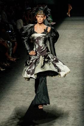 Malne fashion show at MBFW Madrid A model during the Malne fashion show, at the 82nd edition of Mercedes Benz Fashion Week Madrid, at Ifema in Madrid, on September 20, 2025, in Madrid Spain This years edition is held from September 17 to 21 and commemorates the 40th anniversary of the catwalk Malne has presented the Bohemian Future collection for autumn winter 2025 26, with a tribute to romantic glamour and bohemian style, with a marked return to the boho chic of the 70s 20 SEPTEMBER 2025 FASHION SHOW MODEL SHOW MBFWM Madrid Madrid Spain  Copyright: xRicardoxRubiox 6970247