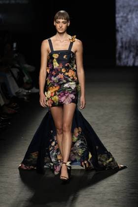 Malne fashion show at MBFW Madrid A model during the Malne fashion show, at the 82nd edition of Mercedes Benz Fashion Week Madrid, at Ifema in Madrid, on September 20, 2025, in Madrid Spain This years edition is held from September 17 to 21 and commemorates the 40th anniversary of the catwalk Malne has presented the Bohemian Future collection for autumn winter 2025 26, with a tribute to romantic glamour and bohemian style, with a marked return to the boho chic of the 70s 20 SEPTEMBER 2025 FASHION SHOW MODEL SHOW MBFWM Madrid Madrid Spain  Copyright: xRicardoxRubiox 6970258
