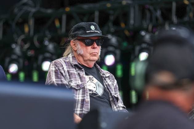 Farm Aid 40 Music Festival Neil Young looks on during a press conference at the Farm Aid 40 Music Festival in Minneapolis, Minnesota, on September 20, 2025, at Huntington Bank Stadium. Minneapolis Minnesota USA  Copyright: xStevenxGarciax originalFilename: garcia-farmaid4250920_npPuQ.jpg