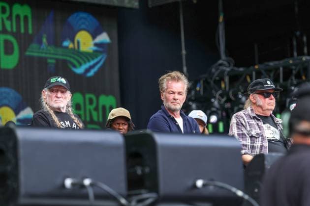 Bilder des Jahres 2025, Entertainment 09 September Farm Aid 40 Music Festival Willie Nelson, John Mellencamp, and Neil Young look on during a press conference at the Farm Aid 40 Music Festival in Minneapolis, Minnesota, on September 20, 2025. Minneapolis Minnesota USA  Copyright: xStevenxGarciax originalFilename: garcia-farmaid4250920_npsKs.jpg