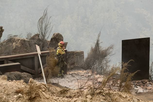 The fire in Pantón Lugo has already devastated 2 000 hectares A forest brigade member observes the burnt terrain, on September 20, 2025, in A Barca, Sober, Lugo, Galicia Spain The conselleira do Medio Rural, María José Gómez, explained that the flames of this forest fire burnt several houses and, although the situation improved with respect to yesterday, there are points of great complexity since now are active the areas of the ravines that fall towards the river Sil In addition, the 17 people who were evacuated during the night in the nucleus of Abelairas returned to their homes after being forced to vacate them because of the proximity of the fire 20 SEPTEMBER 2025 FIRE FIRE EMERGENCY A Barca, Sober, Lugo Galicia Galicia A Barca, Sober,  Copyright: xCarlosxCastrox 6970319