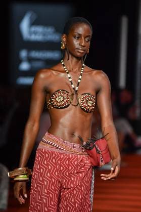Mercedes-Benz Fashion Week de Madrid - 20 Sep 2025 A model walks the runway wearing a design by Dolores Cortes during the Mercedes-Benz Fashion Week de Madrid in IFERMA. Madrid Spain Copyright: xAtilanoxGarciax xSOPAxImagesx FOTO48637