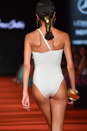 Mercedes-Benz Fashion Week de Madrid - 20 Sep 2025 A model walks the runway wearing a design by Dolores Cortes during the Mercedes-Benz Fashion Week de Madrid in IFERMA. Madrid Spain Copyright: xAtilanoxGarciax xSOPAxImagesx FOTO48647