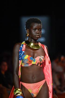 Mercedes-Benz Fashion Week de Madrid - 20 Sep 2025 A model walks the runway wearing a design by Dolores Cortes during the Mercedes-Benz Fashion Week de Madrid in IFERMA. Madrid Spain Copyright: xAtilanoxGarciax xSOPAxImagesx FOTO48673