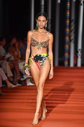Mercedes-Benz Fashion Week de Madrid - 20 Sep 2025 A model walks the runway wearing a design by Dolores Cortes during the Mercedes-Benz Fashion Week de Madrid in IFERMA. Madrid Spain Copyright: xAtilanoxGarciax xSOPAxImagesx FOTO48685