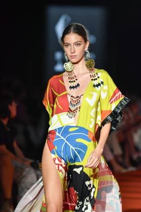 Mercedes-Benz Fashion Week de Madrid - 20 Sep 2025 A model walks the runway wearing a design by Dolores Cortes during the Mercedes-Benz Fashion Week de Madrid in IFERMA. Madrid Spain Copyright: xAtilanoxGarciax xSOPAxImagesx FOTO48688