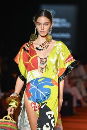 Mercedes-Benz Fashion Week de Madrid - 20 Sep 2025 A model walks the runway wearing a design by Dolores Cortes during the Mercedes-Benz Fashion Week de Madrid in IFERMA. Madrid Spain Copyright: xAtilanoxGarciax xSOPAxImagesx FOTO48689