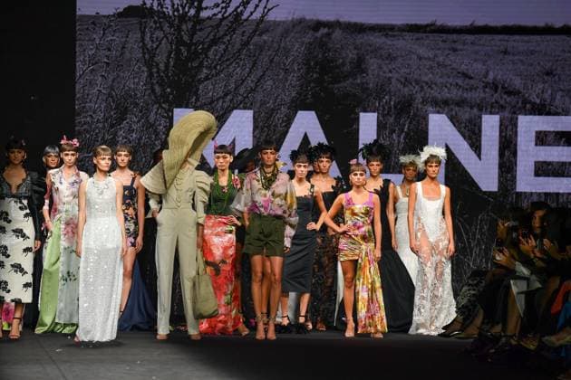 Mercedes-Benz Fashion Week de Madrid - 20 Sep 2025 A model walks the runway wearing a design by MALNE during the Mercedes-Benz Fashion Week de Madrid in IFERMA. Madrid Spain Copyright: xAtilanoxGarciax xSOPAxImagesx FOTO48583
