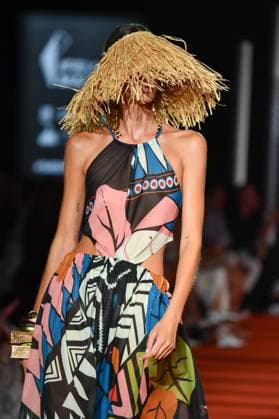 Mercedes-Benz Fashion Week de Madrid - 20 Sep 2025 A model walks the runway wearing a design by Dolores Cortes during the Mercedes-Benz Fashion Week de Madrid in IFERMA. Madrid Spain Copyright: xAtilanoxGarciax xSOPAxImagesx FOTO48705