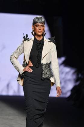 Mercedes-Benz Fashion Week de Madrid - 20 Sep 2025 A model walks the runway wearing a design by MALNE during the Mercedes-Benz Fashion Week de Madrid in IFERMA. Madrid Spain Copyright: xAtilanoxGarciax xSOPAxImagesx FOTO48596