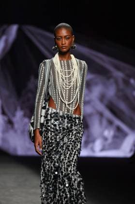 Mercedes-Benz Fashion Week de Madrid - 20 Sep 2025 A model walks the runway wearing a design by MALNE during the Mercedes-Benz Fashion Week de Madrid in IFERMA. Madrid Spain Copyright: xAtilanoxGarciax xSOPAxImagesx FOTO48598