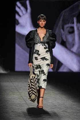 Mercedes-Benz Fashion Week de Madrid - 20 Sep 2025 A model walks the runway wearing a design by MALNE during the Mercedes-Benz Fashion Week de Madrid in IFERMA. Madrid Spain Copyright: xAtilanoxGarciax xSOPAxImagesx FOTO48599