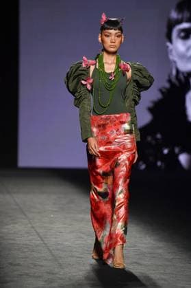 Mercedes-Benz Fashion Week de Madrid - 20 Sep 2025 A model walks the runway wearing a design by MALNE during the Mercedes-Benz Fashion Week de Madrid in IFERMA. Madrid Spain Copyright: xAtilanoxGarciax xSOPAxImagesx FOTO48610