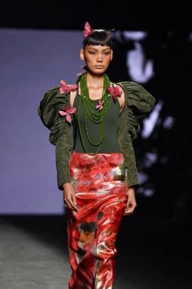 Mercedes-Benz Fashion Week de Madrid - 20 Sep 2025 A model walks the runway wearing a design by MALNE during the Mercedes-Benz Fashion Week de Madrid in IFERMA. Madrid Spain Copyright: xAtilanoxGarciax xSOPAxImagesx FOTO48611