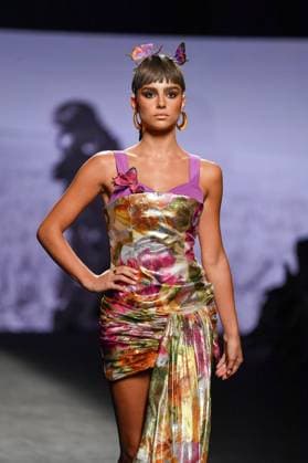 Mercedes-Benz Fashion Week de Madrid - 20 Sep 2025 A model walks the runway wearing a design by MALNE during the Mercedes-Benz Fashion Week de Madrid in IFERMA. Madrid Spain Copyright: xAtilanoxGarciax xSOPAxImagesx FOTO48613