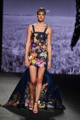 Mercedes-Benz Fashion Week de Madrid - 20 Sep 2025 A model walks the runway wearing a design by MALNE during the Mercedes-Benz Fashion Week de Madrid in IFERMA. Madrid Spain Copyright: xAtilanoxGarciax xSOPAxImagesx FOTO48614