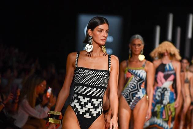 Mercedes-Benz Fashion Week de Madrid - 20 Sep 2025 A model walks the runway wearing a design by Dolores Cortes during the Mercedes-Benz Fashion Week de Madrid in IFERMA. Madrid Spain Copyright: xAtilanoxGarciax xSOPAxImagesx FOTO48730