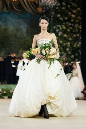 Richard Quinn - Runway in London, UK - 20 Sep 2025 A model walks the runway at the Richard Quinn show during London Fashion Week at St John s Smith Square. London United Kingdom Copyright: xLounisxTiarx xSOPAxImagesx _DSC5852
