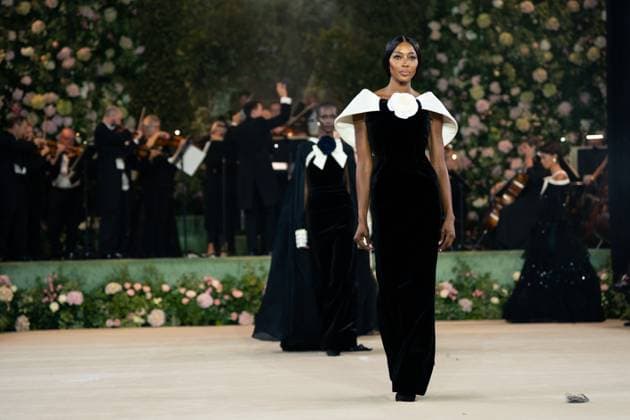 Richard Quinn - Runway in London, UK - 20 Sep 2025 Naomi Campbell walks the runway at the Richard Quinn show during London Fashion Week at St John s Smith Square. London United Kingdom Copyright: xLounisxTiarx xSOPAxImagesx _DSC5935