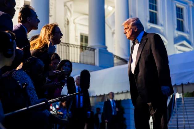 United States President Donald J Trump speaks to reporters before he departs the White House in Washington, DC, USA, for a private dinner at Mount Vernon, Virginia, 20 September 2025. The president spoke briefly about Jimmy Kimmel, saying ˜I think Jimmy Kimmel is terrible. ABC lost millions.™ He also spoke about meeting with Democratic lawmakers to avoid a government shutdown. Copyright: xJimxLoScalzox xPoolxviaxCNPx MediaPunchx