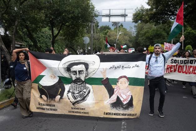 Demonstration In Support Palestinian People People take part during a rally near the Israeli Embassy in Mexico in support of the Sumud Global Flotilla, which is heading to the Gaza Strip to deliver food and medicine and demand Stop genocide. on September 20, 2025 in Mexico City, Mexico. (Photo by Marco Gonzalez Eyepix Group) Copyright: xMarcoxGonzalez xEyepixxGroupx MTG_20092025_170714JPEG