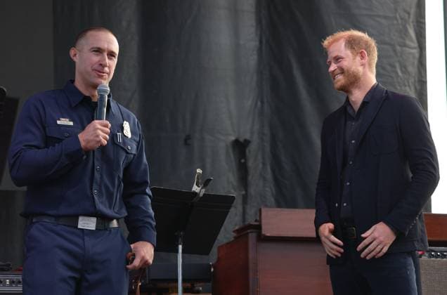 September 20, 2025, Santa Barbara, California, USA: Prince Harry, the Duke of Sussex, gives an award to Santa Barbara County fire fighter Sam Dudley who works with the Canine rescue unit. They are at the One805 Live Concert at movie star Costner s Santa Barbara oceanfront estate in Summerland, CA, raising funds for mental health counseling and vital rescue equipment for First Responders. Santa Barbara USA - ZUMAk144 20250920_znp_k144_039 Copyright: xAmyxKatzx