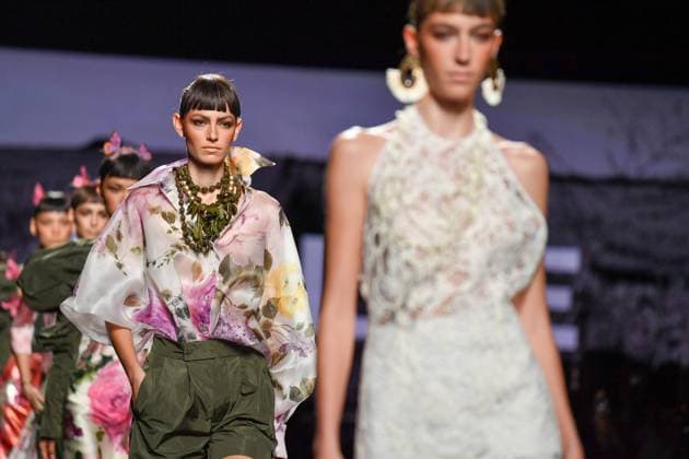 MALNE Mercedes-Benz Fashion Week de Madrid A model walks the runway wearing a design by MALNE during Mercedes-Benz Fashion Week de Madrid in IFERMA, 20 de septiembre 2025 Spain Featuring: A model walks the runway wearing a design by MALNE during Mercedes-Benz Fashion Week de Madrid in IFERMA, 20 de septiembre 2025 Spain Where: Madrid, Spain When: 20 Sep 2025 Credit: Oscar Gonzalez WENN Madrid Spain Copyright: xOscarxGonzalez WENNx wenn40663387 OFA ZOJx wenn40663387